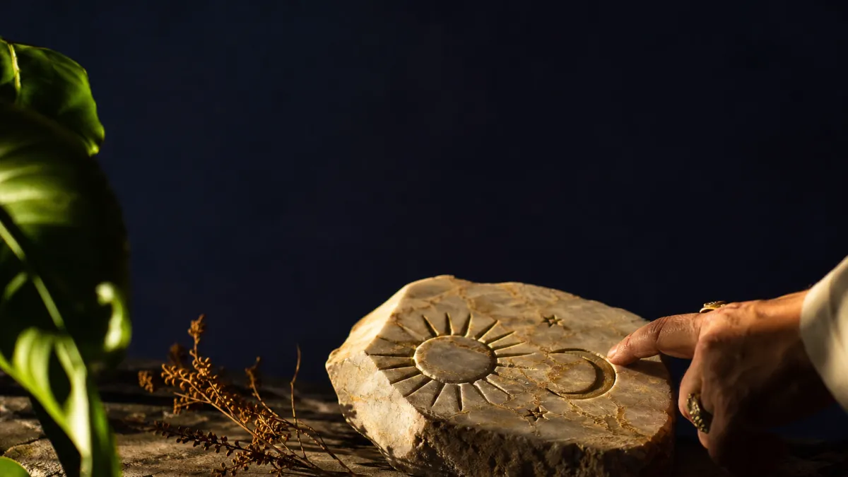 Theia : la titanide grecque mère du Soleil et de la Lune